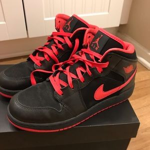 GIRLS Nike Air Jordan’s- Black/Hot Pink